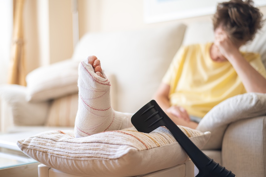 Patient is recovering at home with a broken leg in a cast, resting on a pillow with crutches nearby, highlighting the challenges of daily life with physical limitations Patient is recovering at home with a broken leg in a cast, resting on a pillow with crutches nearby, highlighting the challenges of daily life with physical limitations